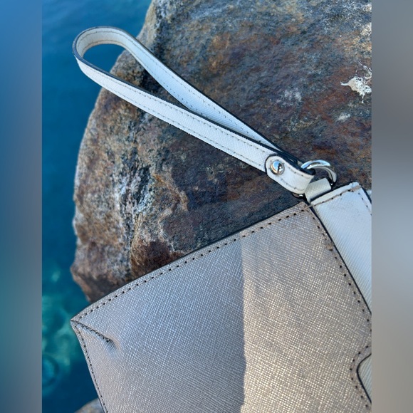 Calvin Klein Wristlet EUC Metallic Gold & Cream 6”X10” Will Hold Phone & More. - Picture 5 of 9